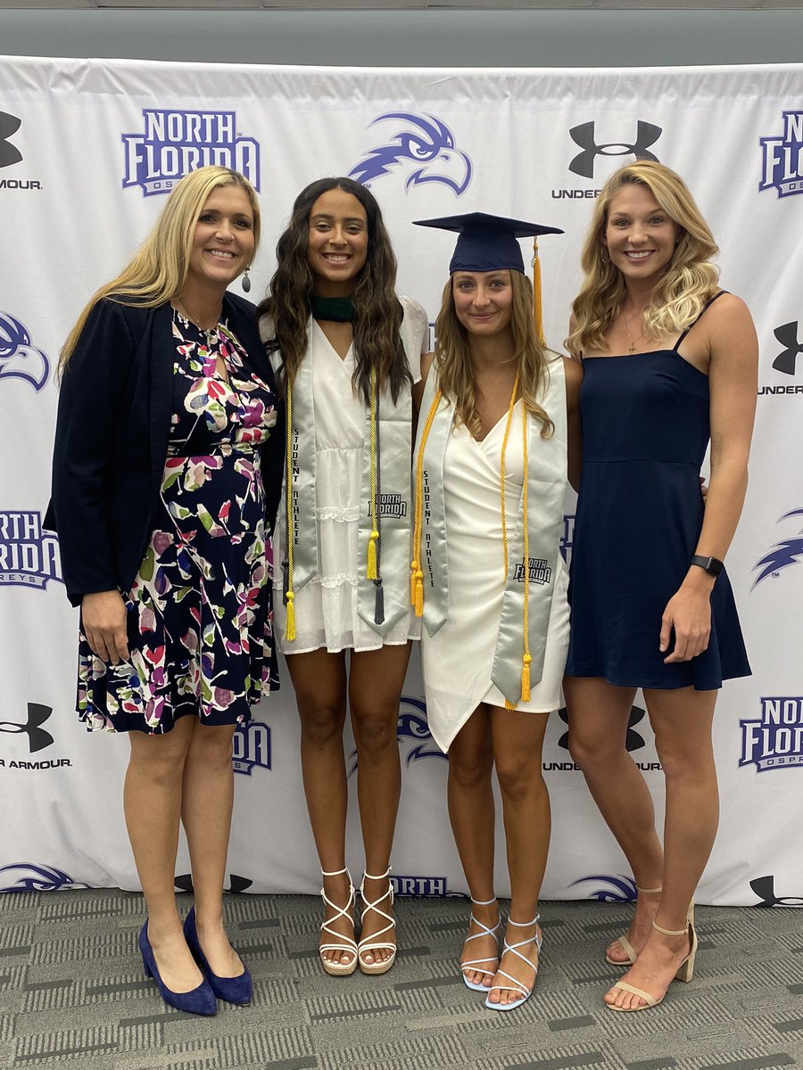 OspreyVB's tweet photo. Great day with our grads 📚🎓🏐

#OSPREYWay https://t.co/RMsRpQIPHV