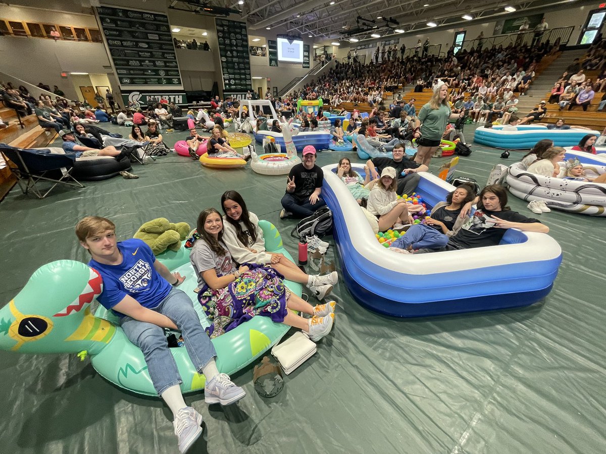 NorthHallHigh's tweet photo. Yearbook Day 2022

What a great moment this morning as we celebrated the annual tradition of Yearbook Day in the Main Gym

Congrats to Mr and Miss North Hall, James Bennett and Kinsley Kirby https://t.co/ZvZV0IwhFG