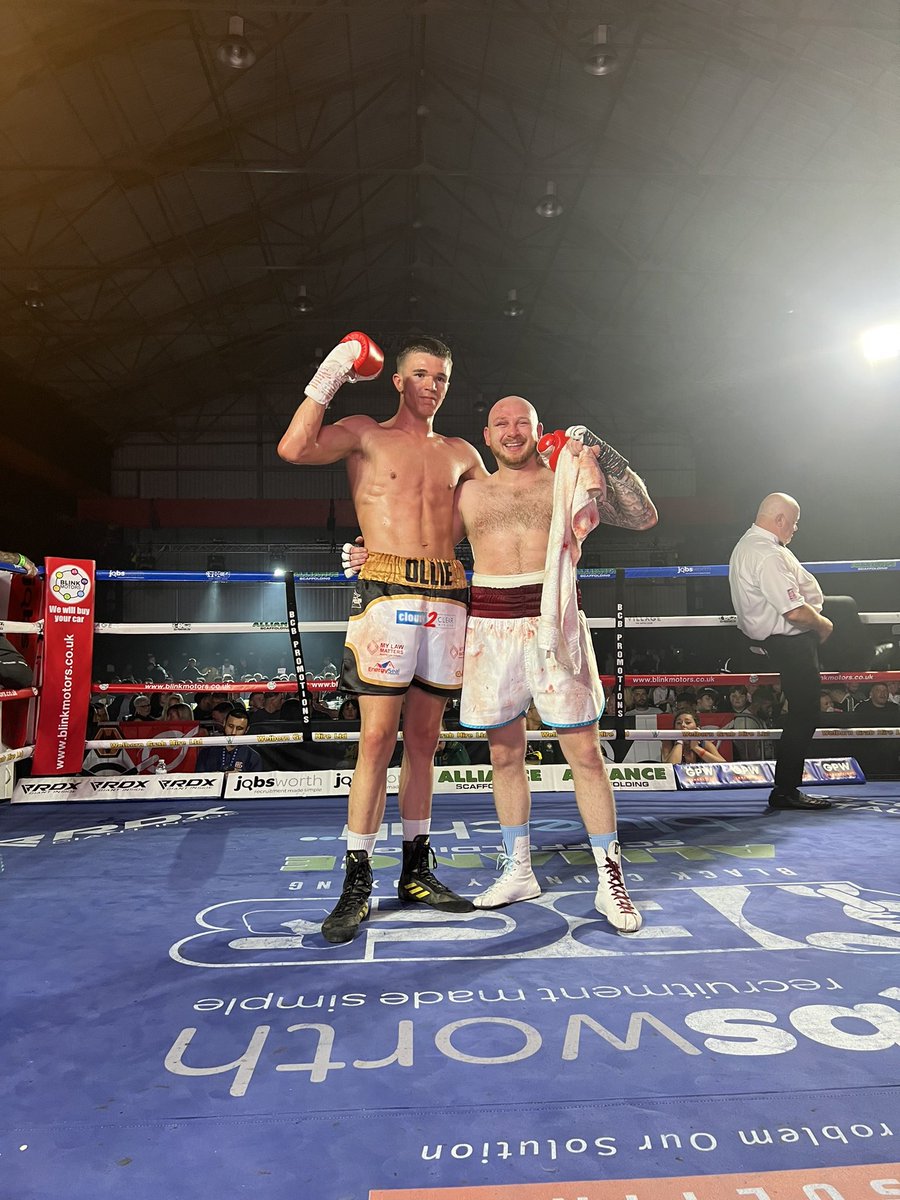 🥊 A win for Ollie Cooper!

Watch the whole show live and free

👇🏻

youtu.be/FJLhM5h0Qzw