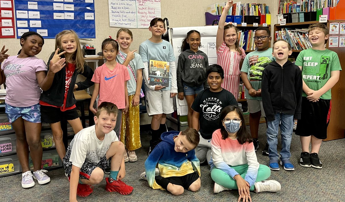 WardenRobinE's tweet photo. The students love it when we get surprise readers! I am always so happy when my former students come back to read!!  #minshewcolts #myMISD https://t.co/I8jERwiX67