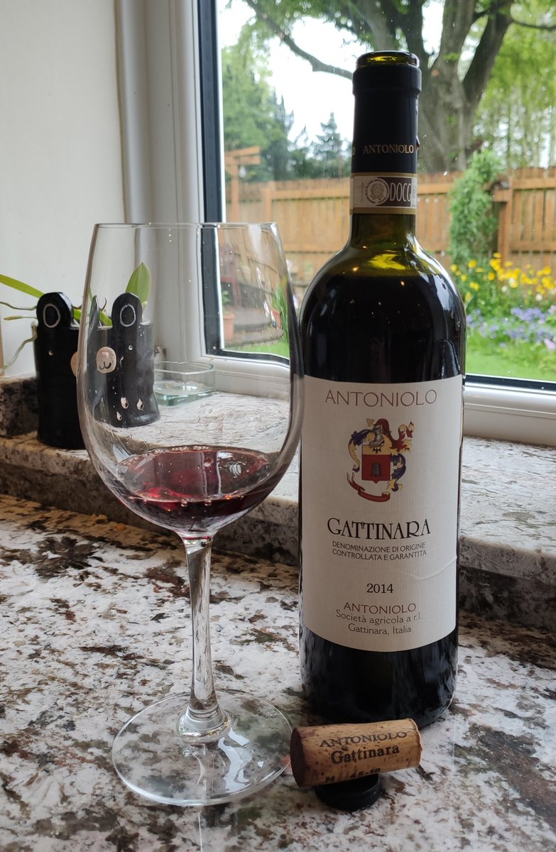 jimofayr's tweet photo. After the celebratory fizz for @juliadarwen came this wonderful Nebbiolo from Gattinara by #Antoniolo
Just a sublime wine! https://t.co/bubgBOzSNm