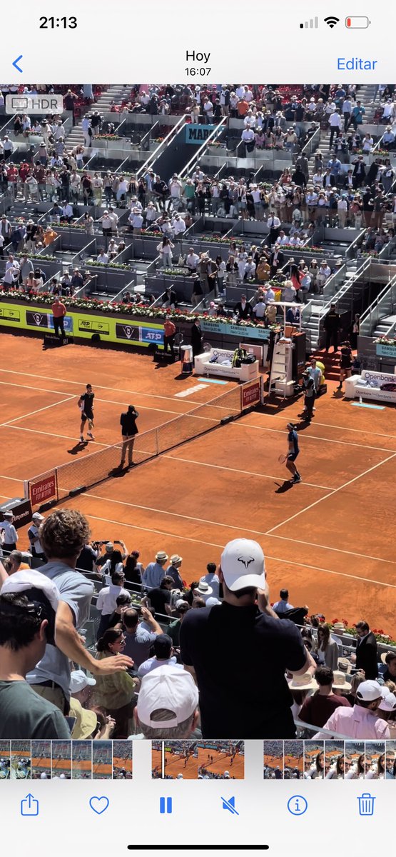 DanaAlonso's tweet photo. Vivir en directo un partido entre @RafaelNadal y @alcarazcarlos03 es todo un lujo. Y si antes disfrutas de un partido de @DjokerNole ya es la leche. Gracias como siempre @MutuaMadridOpen 😎🎾 #MMOpen https://t.co/LTs7I2aNI1