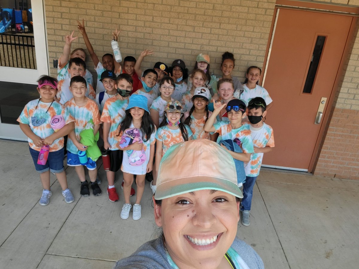 Mrs_Saltibus's tweet photo. Field day fun! @3rdRangers https://t.co/BKBbKpYBZt