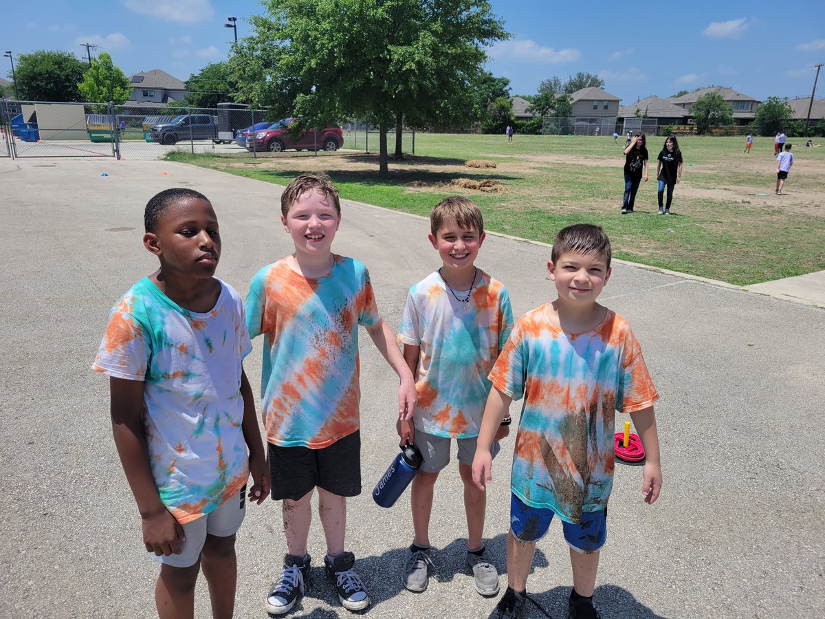 Mrs_Saltibus's tweet photo. Field day fun! @3rdRangers https://t.co/BKBbKpYBZt
