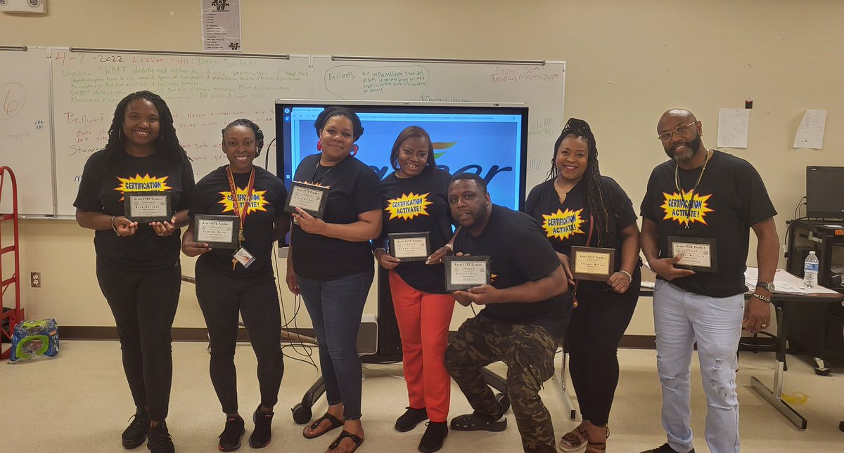 MSCS_CCTE's tweet image. Our AMAZING #CCTEReadyGrad teachers at @whitehaven_high have gotten those certifications ACTIVATED! Thank you all for your HEART WORK!