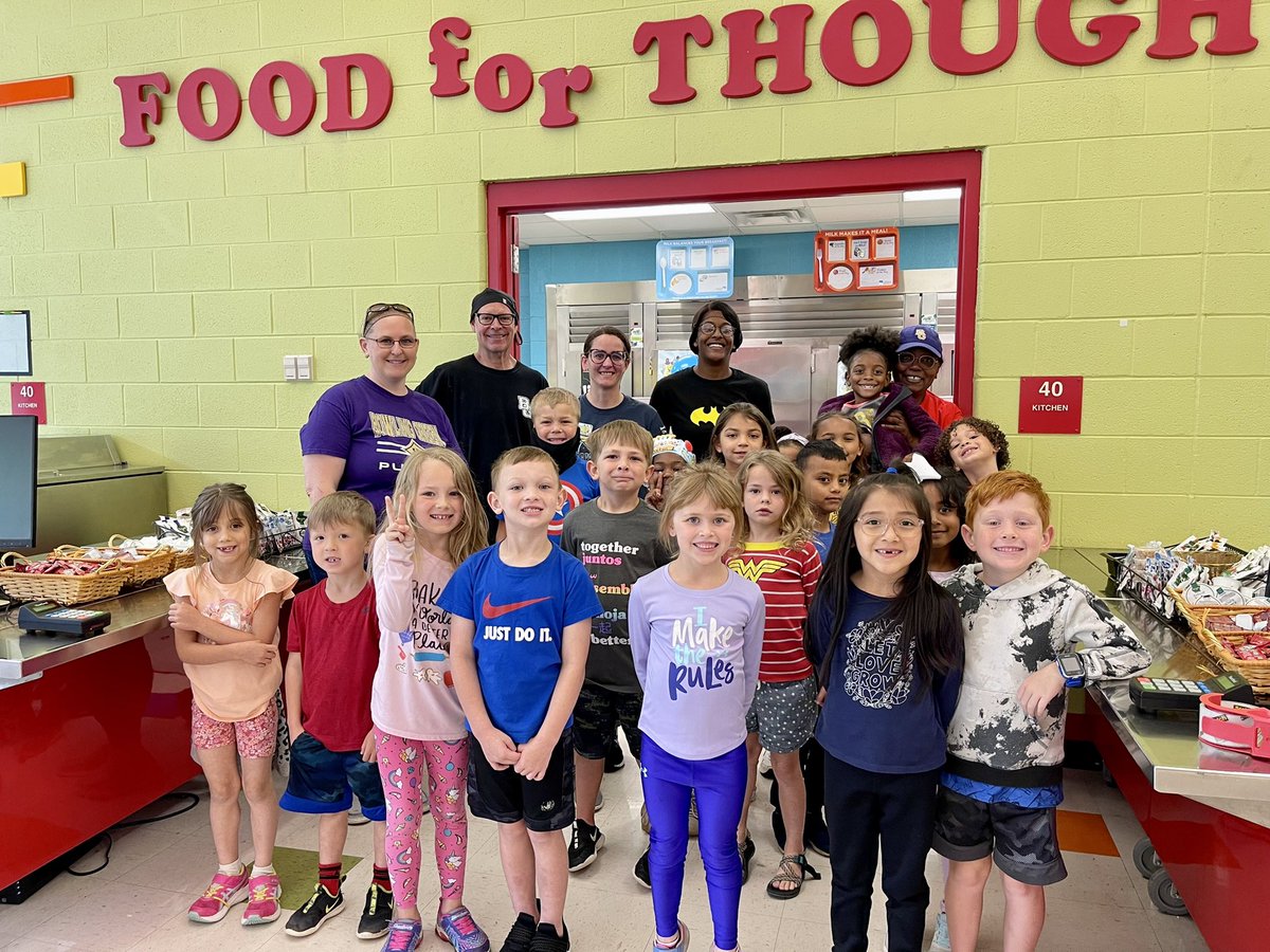 mrspeerce's tweet photo. #SchoolLunchHeroDay @SchoolLunch @PotterGrayPride https://t.co/SzGgq3xOGq