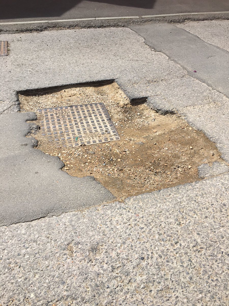 JoStobbart's tweet photo. @TaylorWimpeyplc This is the condition of the roads at the Loddon Park estate. Building works finished over a year ago yet the roads are still not complete. They have become In such a state of disrepair they are dangerous! When are you going to finish what you started? https://t.co/5Q0N73Vttb