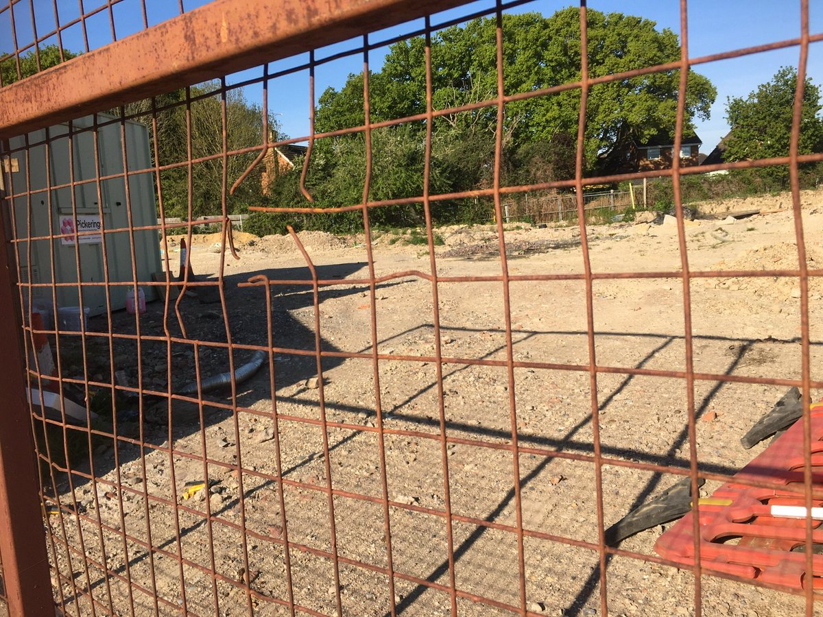 JoStobbart's tweet photo. @TaylorWimpeyplc This is the condition of the roads at the Loddon Park estate. Building works finished over a year ago yet the roads are still not complete. They have become In such a state of disrepair they are dangerous! When are you going to finish what you started? https://t.co/5Q0N73Vttb