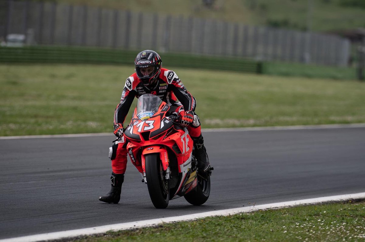 SimoSaltarelli's tweet photo. Qualifiche 1 P4
Prove un po’ pazze, bagnato e asciutto, asciutto e bagnato… solo due giri fatti ma solo grazie al gran lavoro della squadra nel rimettere la moto in configurazione da asciutto in pit lane.
Domani 12:45 Q2
#tcfracingteam @caberghelmets @awa_racing @Stylmartin https://t.co/hJHk5aJ5kr