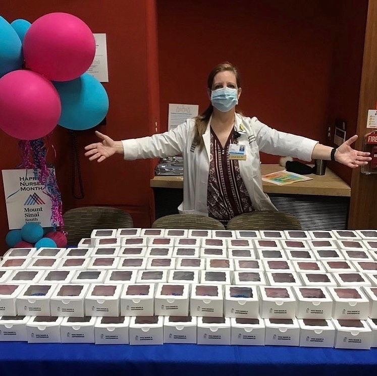MountSinaiNYC's tweet photo. .@MS_SouthNassau rolled out the red carpet for our #MountSinaiNurses this morning to kick off #NursesWeek. The Woodmere and East Rockaway Fire Departments showed their support by visiting the hospital and Doughology provided donuts as an early morning treat. #MountSinaiNurse https://t.co/lfoWJhvNYE