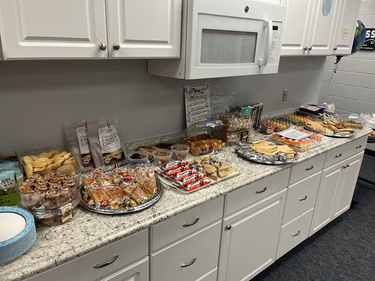 🗺Thank you to everyone who contributed to today’s International Sweets bar! So many yummy goodies!! 

🐻Thank you to Mr Davis, Ms Davis &amp; Mrs Evosirch for providing the teachers and staff with Panera bagels &amp; coffee this morning!