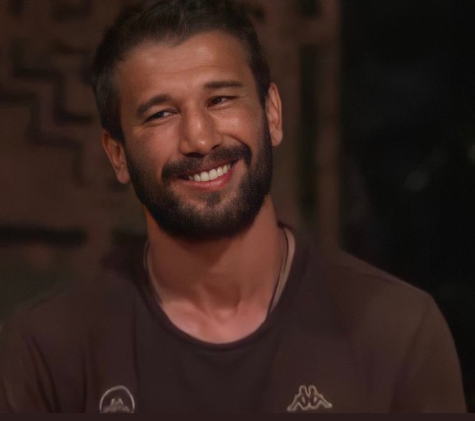 aslan_gala05's tweet photo. Adem kılıççı hepinizi çerez niyetine yer akıllı olun #survivoralllstar2022 https://t.co/nyYBgWig2Y