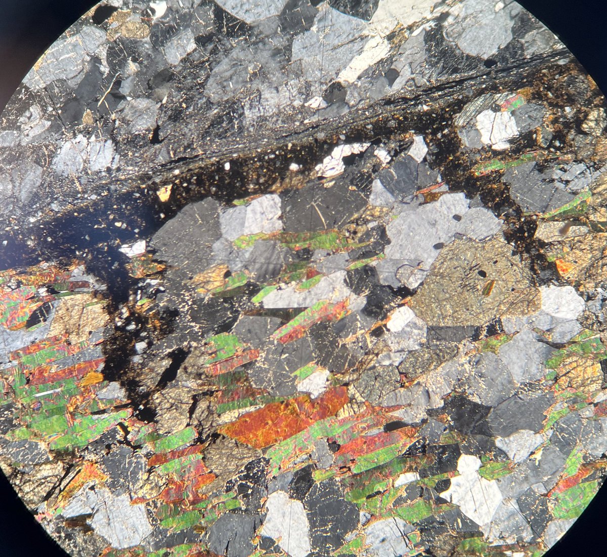 Eloigoes's tweet photo. Pseudotachylite injection veins and their corresponding generation surface, from the Richard H. Sibson’s collection at Mainz University!

A late but wonderful #ThinSectionThursday https://t.co/czUWHoeG6R