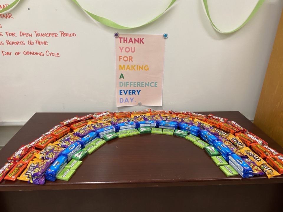 AngelicaHalphen's tweet photo. Last day of Teacher Appreciation Week. Thanks to the awesome admin for rainbow of snacks, Crave cupcakes &amp; Pugh cardigans! Special thanks to Mayra Aguilar from El Penjamo for amazing breakfast for teachers and our Super Lunch Crew! @EricaMGil 
@PughRamsHISD @HoustonISD #ElPenjamo https://t.co/v99hm1cp89