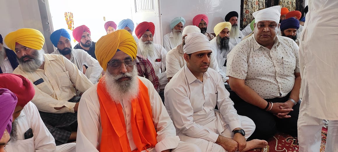 deepakPILOTfans's tweet photo. Attended the Bhog and Antim Ardas of Mother of S. Avtar Singh Matharoo Ji at Choula Sahib... 

@VarunRajSingh26 @BhagwantMann @ArvindKejriwal @AAPPunjab @AamAadmiParty @raghav_chadha #India #Punjab @HarpalCheemaMLA @JarnailSinghAAP @DrDeepakPILOT #DeepakPILOT https://t.co/eF9BQjMlPv