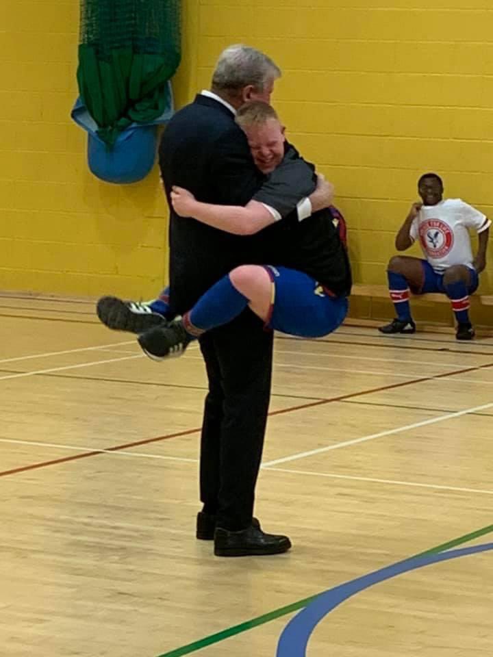 jessburrellx's tweet photo. My not so little cousin 🤝 breaking the backs of crystal palace legends 😂 https://t.co/DJMLU98uxC