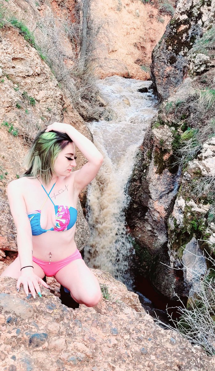 kittykatty1029's tweet photo. A waterfall can be a girls best friend https://t.co/KkhqggFbkK