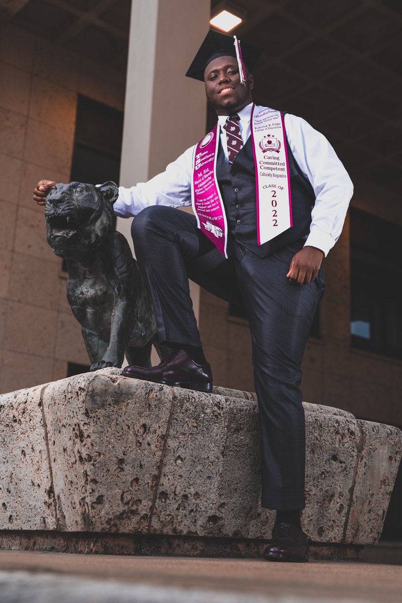 UNTILiWINN's tweet photo. I am an example of what it looks like when support and love is poured into someone. 

🎓 May 14, 2022 
📷 Jabbar Cobbs
#UNTILiWIN
@TexasSouthern https://t.co/EwWDicGrC9