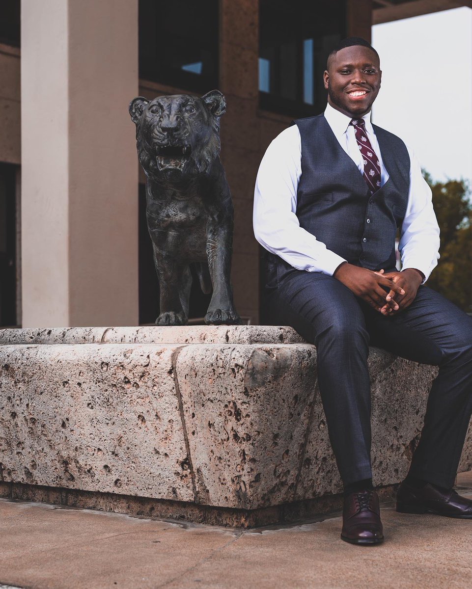 UNTILiWINN's tweet photo. I am an example of what it looks like when support and love is poured into someone. 

🎓 May 14, 2022 
📷 Jabbar Cobbs
#UNTILiWIN
@TexasSouthern https://t.co/EwWDicGrC9