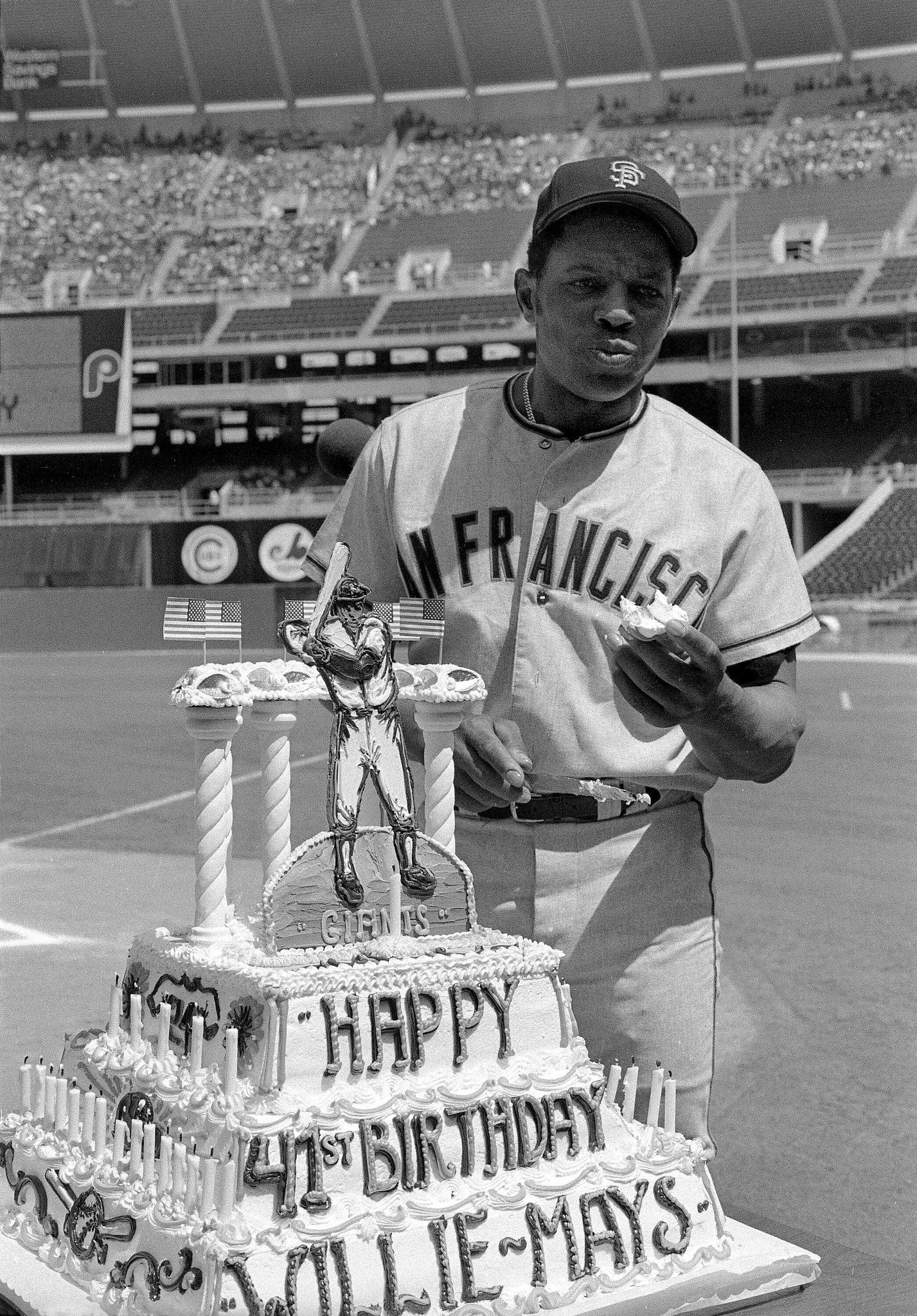 An icon turns 91 today. 

Happy birthday, Willie Mays. 