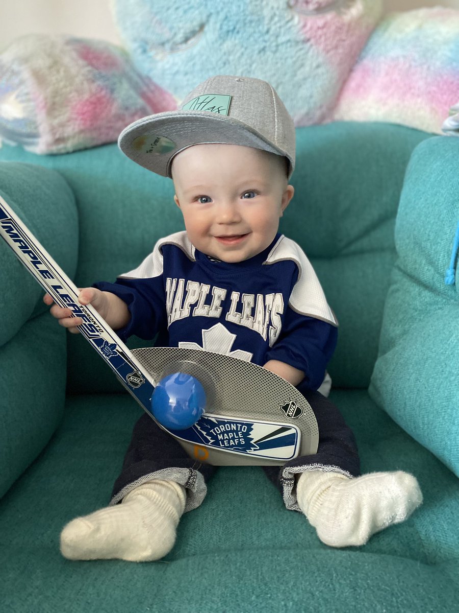 Jesi343's tweet photo. @MapleLeafs Atlas would like to submit this picture for his rookie card on team 2040 @nhl https://t.co/3IzNQ1v8qh