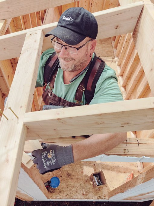 1 pic. Building Mommy a new shed. Do I look good in my overalls? https://t.co/YJMmwuqQul #michaelandsean