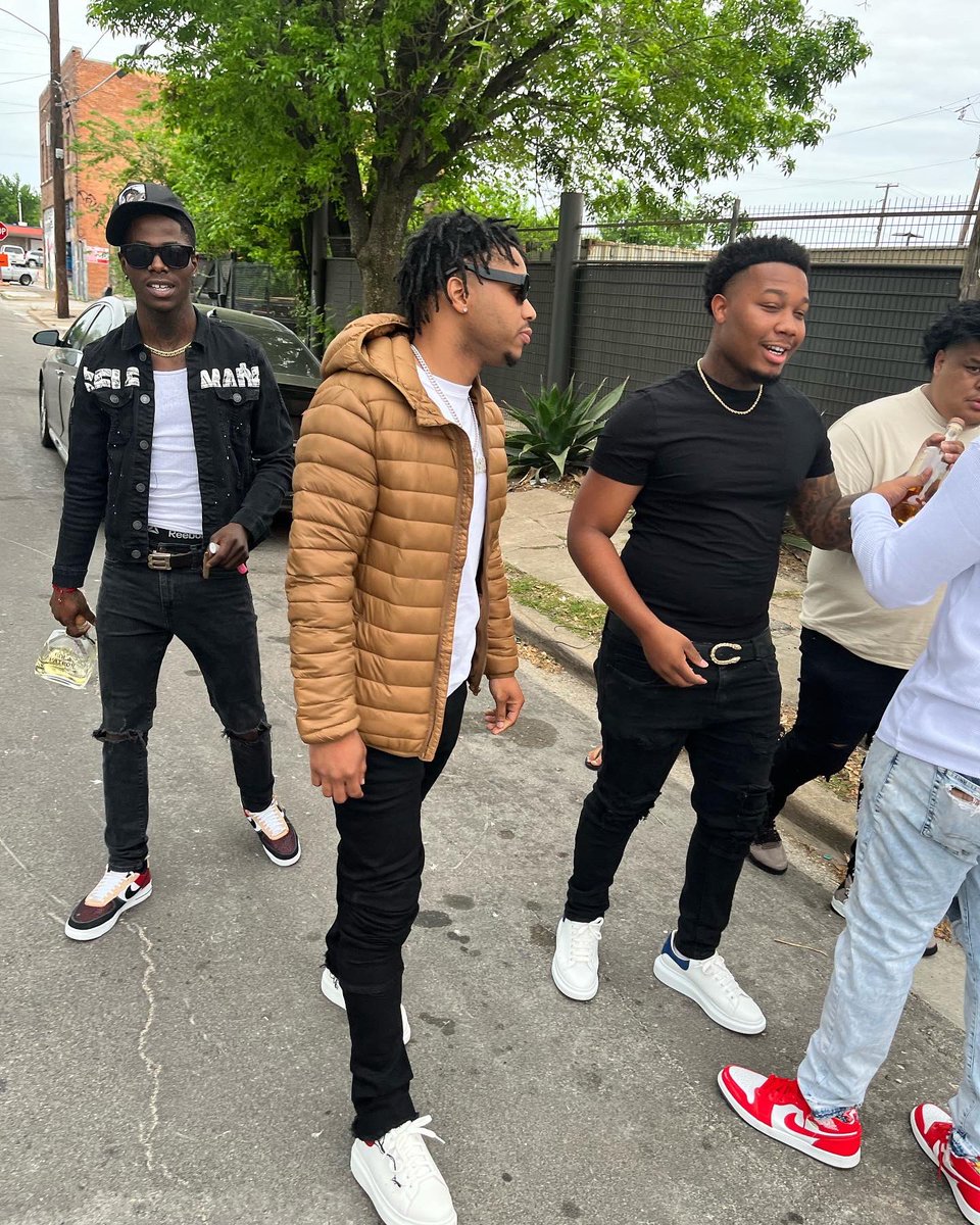 lilcuda2x's tweet photo. I wish I could talk to Eddie one more time Cuda you a star, why tf you slanging iron🎶 #longlivefoe💔🕊 #Lostchild🦅 https://t.co/NvSt0EucNZ