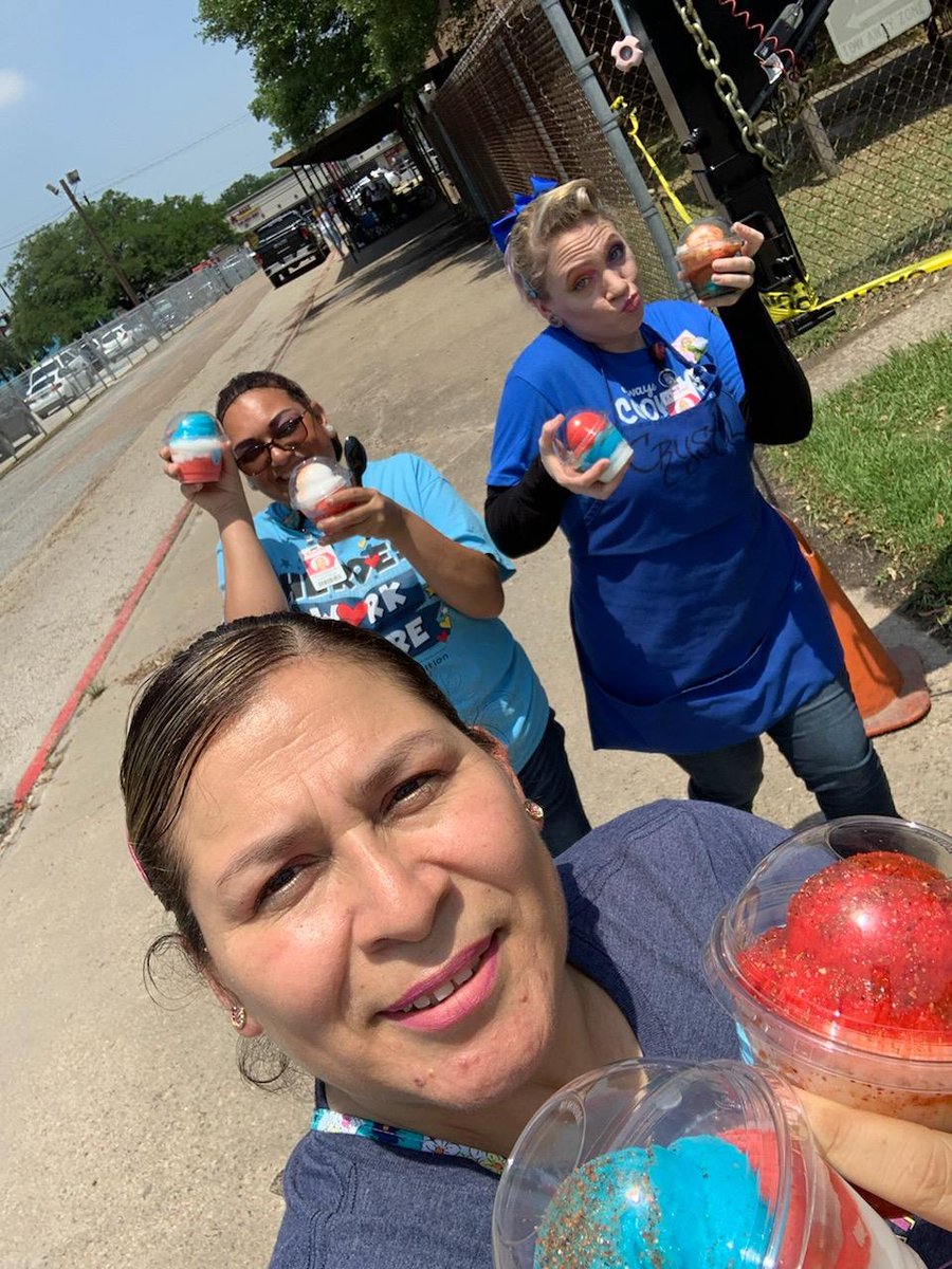 CrystalgBeers's tweet photo. Hambrick Cafe loves when Phrostbite Parrot Ice shows up! Ahhhh yeah!π§πΉπ§ #phrostbiteitalianicecream #hambrickgirls #hambrickcafe https://t.co/B7L6XfHdsJ
