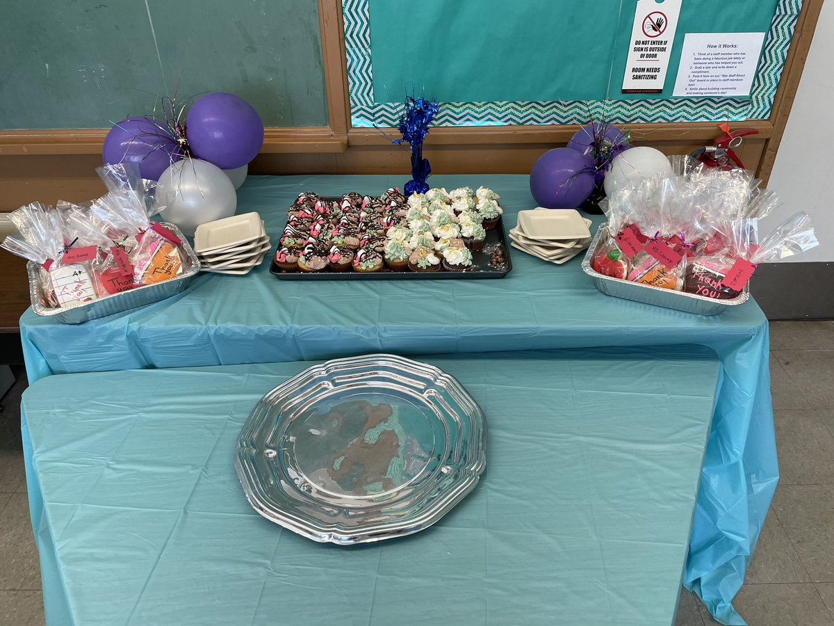 janis_heden's tweet photo. Rio Vista parents pulled out the stops for their teachers this week!! Panera breakfast, authentic home made Mexican luncheon, Cinco de Mayo tacos!! And the decorations!! Muchas gracias!! #RocketPride #alwaysonpoint #ParentCollaboration @MtDiabloUSD @RioVistaMDUSD https://t.co/nSB1LAYBwa