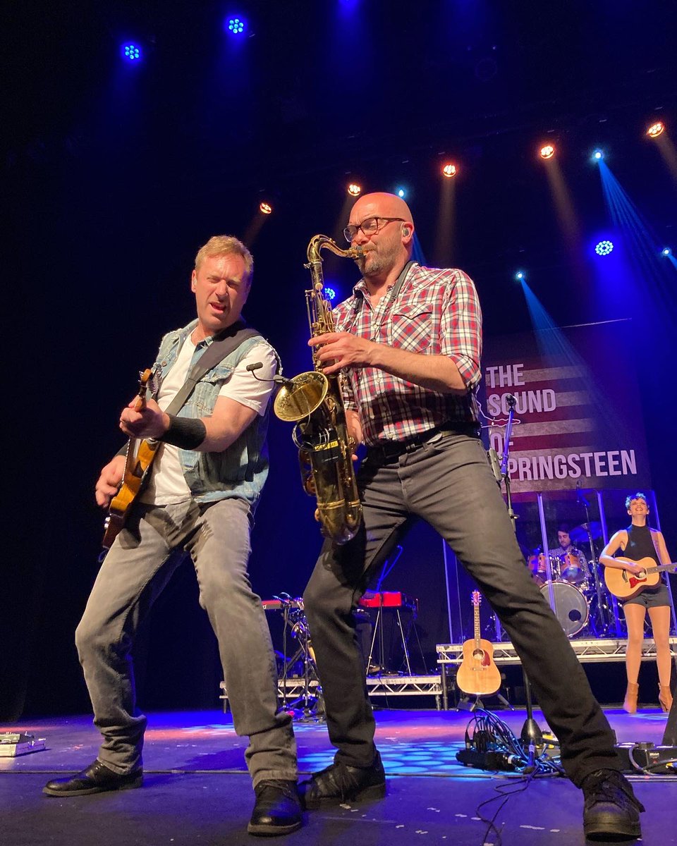 TheLarryBanda's tweet photo. Superb show in Swindon tonight. Loved the version of ‘Thunder Road’ that started piano and voice and then turned into full blown band version. Fantastic. Only half way. 👏 #thesoundofspringsteen  @sospringsteen https://t.co/gBBxhGJ8I1