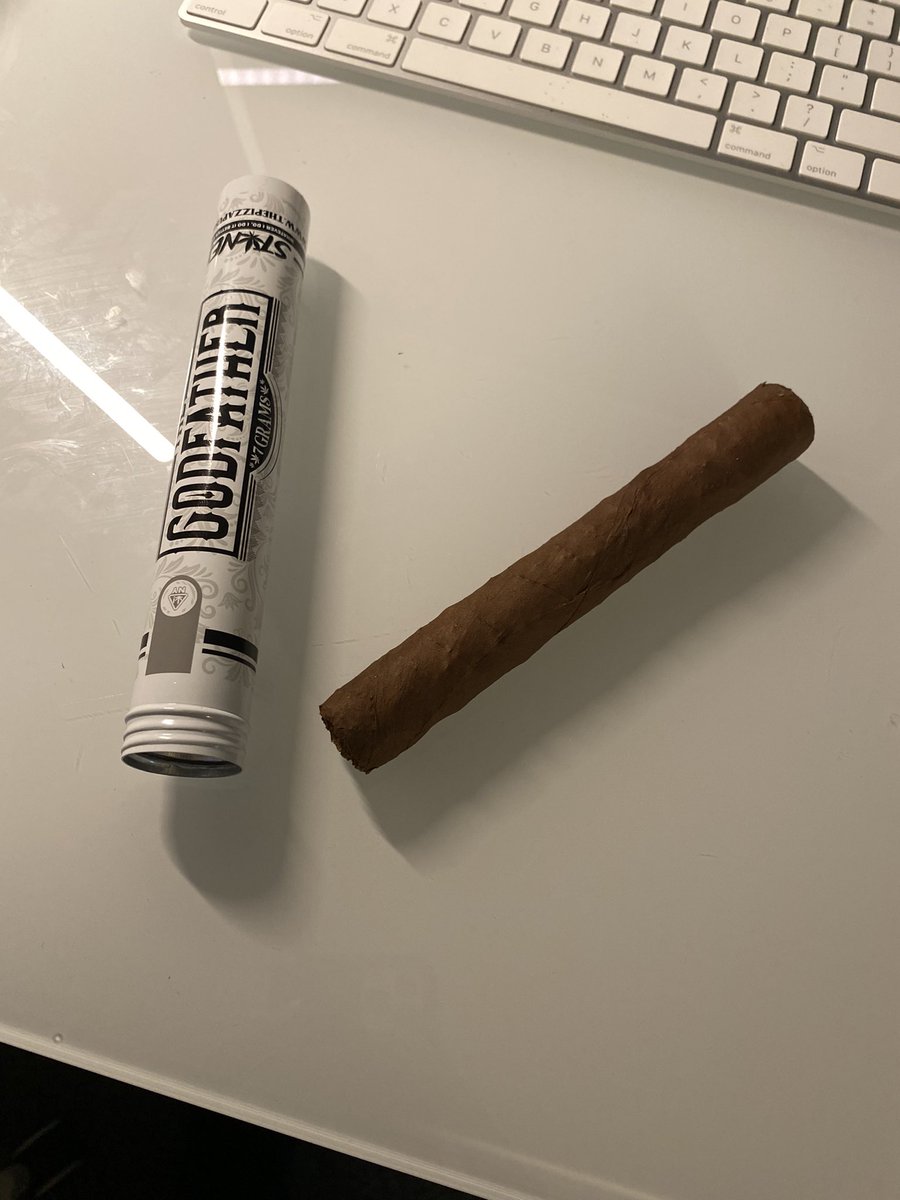 _BluntAuthority's tweet image. GREAT start to a rainy afternoon thanks @realpizzapusha #Godfather #pizzapusha #Stoned