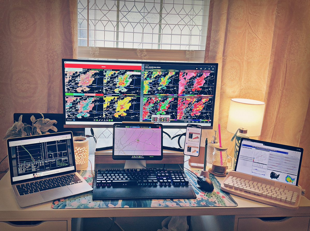 crystaldotweet's tweet photo. @ryanhallyall I am never able to send you my setup during streams for various reasons, so figured I might as well today as I keep an eye on my area. SE TN here. Think we’ll be okay from what I’ve seen, but still watching it.☺️ https://t.co/P2mdyKXQvL