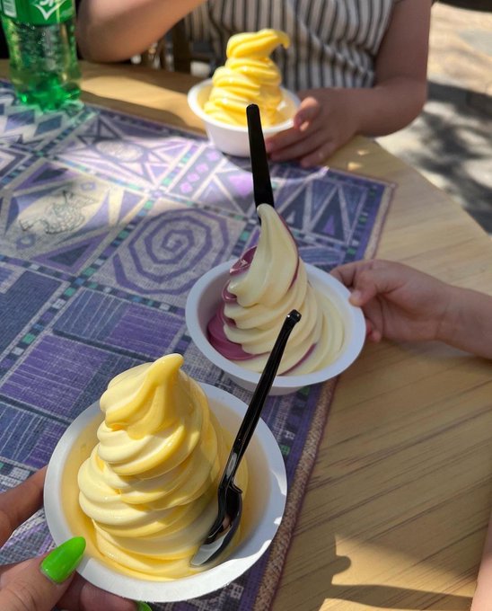 Disney days 💕💕 https://t.co/hdw5o7kFpX