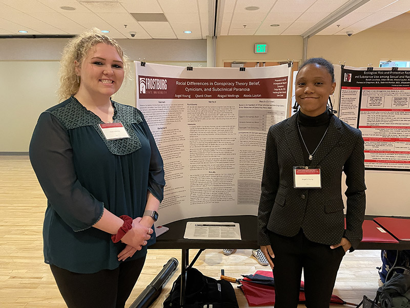 FrostburgState's tweet photo. 𝐒𝐭𝐮𝐝𝐞𝐧𝐭 𝐑𝐞𝐬𝐞𝐚𝐫𝐜𝐡 𝐅𝐢𝐧𝐝𝐢𝐧𝐠𝐬 𝐖𝐨𝐰 𝐒𝐲𝐦𝐩𝐨𝐬𝐢𝐮𝐦 𝐆𝐨𝐞𝐫𝐬 
From conspiracy theories to beneficial fungi, junior &amp; senior students from a variety of disciplines presented their research findings at today's Undergraduate Research Symposium! https://t.co/h4icfx67gN