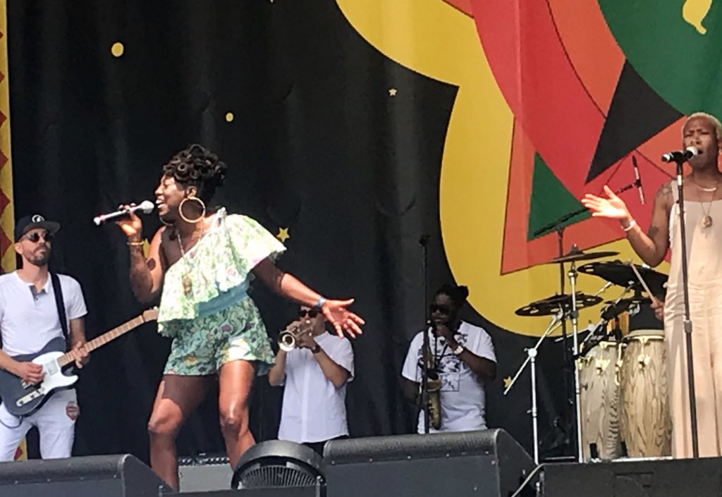 louisianaredhot's tweet photo. Having a ball with ma @erica_falls #jazzfest https://t.co/dNDi9sqNX5