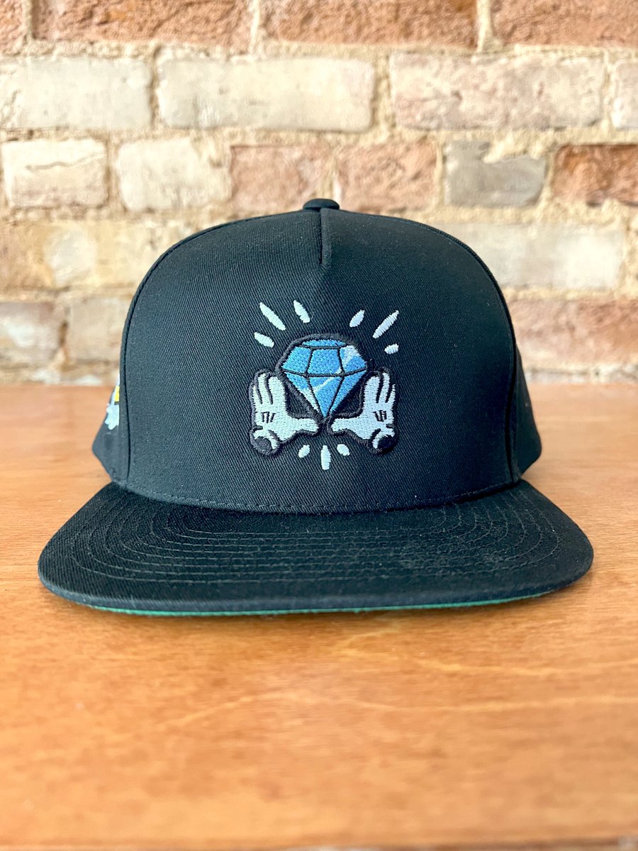 itsCoinBoi's tweet photo. 📣#coincrew Swag Drop!
We’re proud to announce the release of our first official Coinboi swag the #diamondHand hat!
How to get: Link in #diamondHand discord channel
Not a diamond hand holder? Contest coming soon to get one of these GEMS!
#solana #nft https://t.co/YNu5UoEzO9