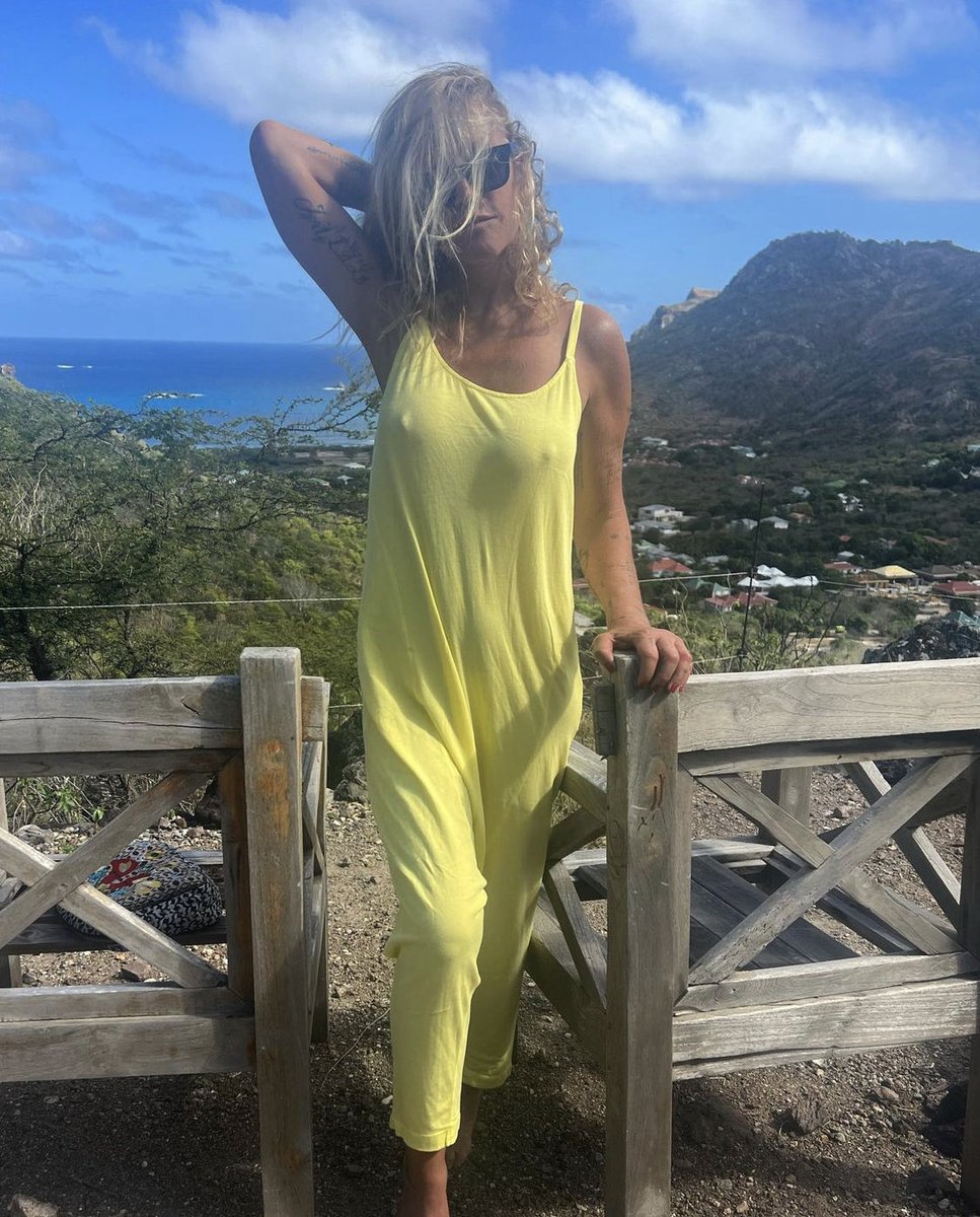 gitanbleu's tweet photo. #Après_tout “Je t'ai révélé ce qui me faisait le plus du mal et tu me l’avais fait #parfaitement” https://t.co/RT8Bg2KwoW