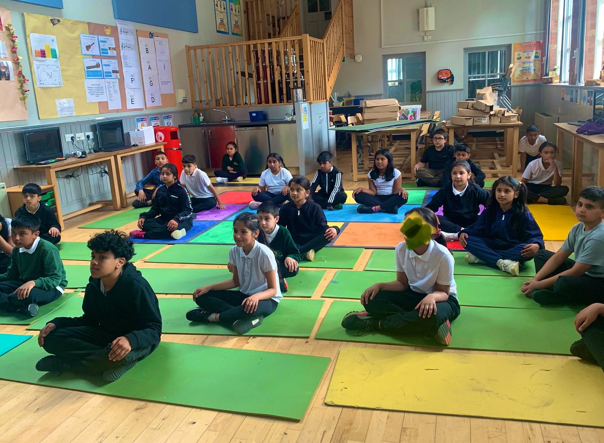 GreenLanePAT's tweet photo. Today we launched our weekly ‘active enrichment hour’ and it went down a storm! It was an absolute delight seeing the children taking part in such a wide range of activities…lots of smiles 😊 Thank you @NiallO7Brien for your inspiration. #goodhabits #Wellbeing @PriestleyTrust https://t.co/P33V4WQRc2