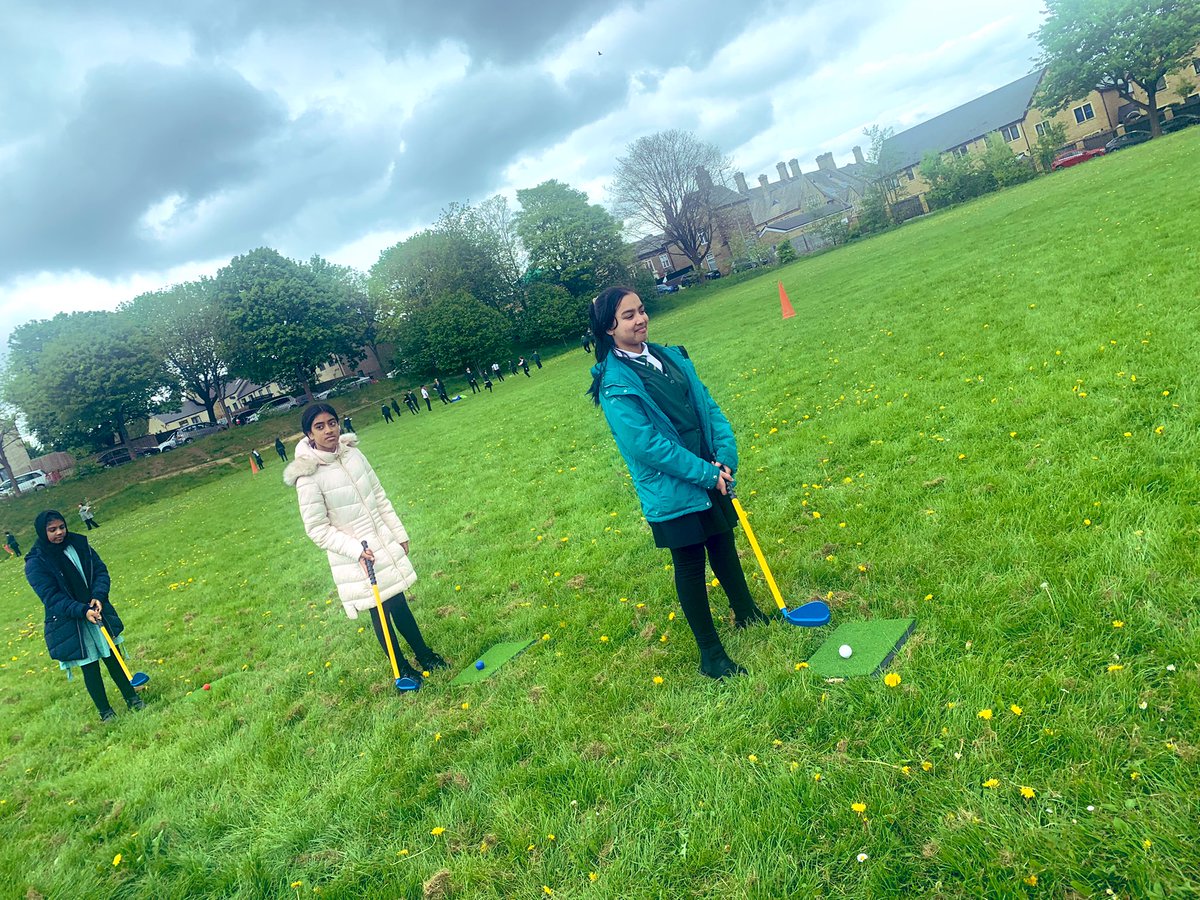 GreenLanePAT's tweet photo. Today we launched our weekly ‘active enrichment hour’ and it went down a storm! It was an absolute delight seeing the children taking part in such a wide range of activities…lots of smiles 😊 Thank you @NiallO7Brien for your inspiration. #goodhabits #Wellbeing @PriestleyTrust https://t.co/P33V4WQRc2