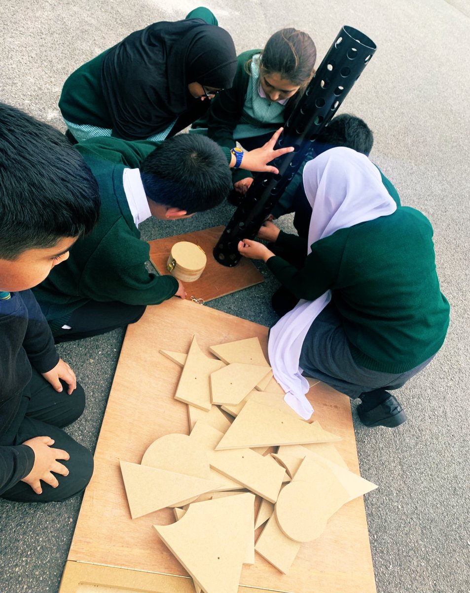 GreenLanePAT's tweet photo. Today we launched our weekly ‘active enrichment hour’ and it went down a storm! It was an absolute delight seeing the children taking part in such a wide range of activities…lots of smiles 😊 Thank you @NiallO7Brien for your inspiration. #goodhabits #Wellbeing @PriestleyTrust https://t.co/P33V4WQRc2
