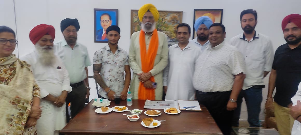 deepakPILOTfans's tweet image. Thanks to Dr.Kashmir Singh Sohal Ji MLA Tarn Taran Sahib for support, motivation and guidance for #SmartWard #SmartVillage 

@VarunRajSingh26 @BhagwantMann @ArvindKejriwal @AAPPunjab @AamAadmiParty @raghav_chadha #India #Punjab @HarpalCheemaMLA @JarnailSinghAAP  #DeepakPILOT