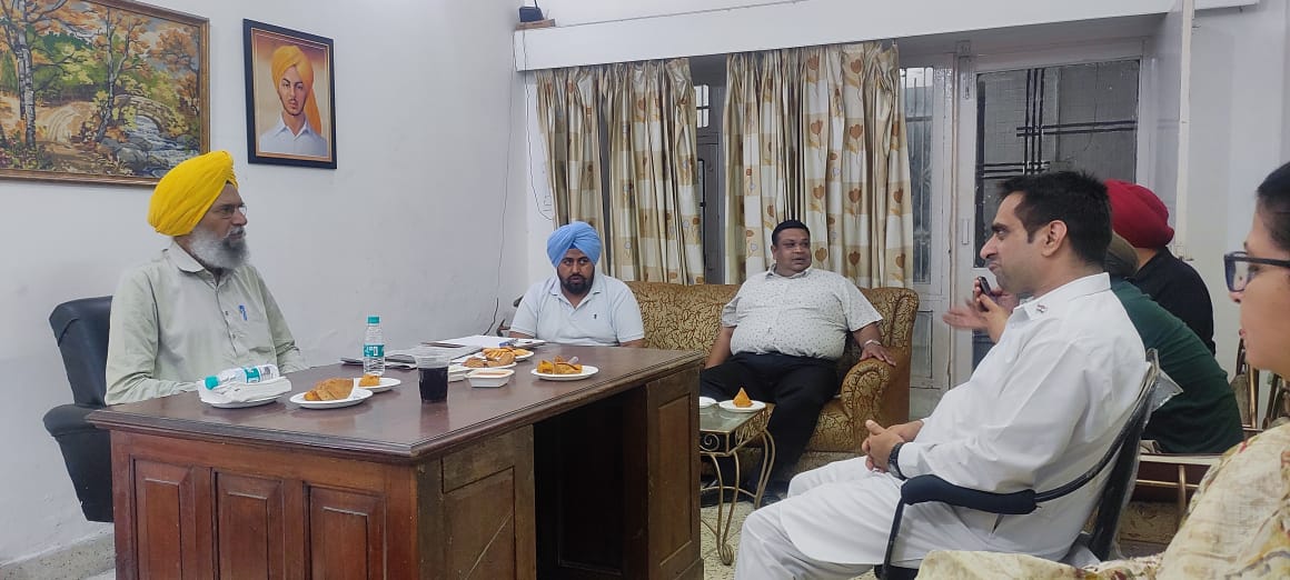 deepakPILOTfans's tweet image. Thanks to Dr.Kashmir Singh Sohal Ji MLA Tarn Taran Sahib for support, motivation and guidance for #SmartWard #SmartVillage 

@VarunRajSingh26 @BhagwantMann @ArvindKejriwal @AAPPunjab @AamAadmiParty @raghav_chadha #India #Punjab @HarpalCheemaMLA @JarnailSinghAAP  #DeepakPILOT