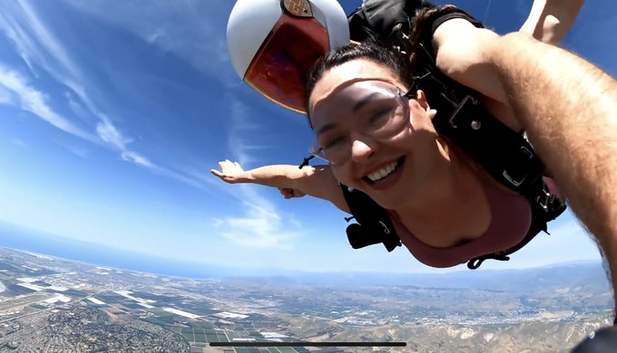 1 pic. Disappeared for a couple weeks cuz why not. 

Skydiving (my 1st time ?), hiking, hot springs,