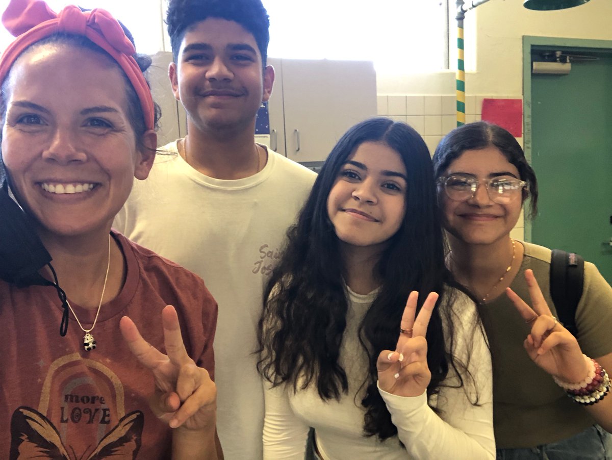 walshra4's tweet photo. In my 7 years at Emerald, I have had the honor of teaching this entire family science and math. ❤️ #gainingEmSTEAM @EmSTEAMCVUSD https://t.co/56foyVgaP0