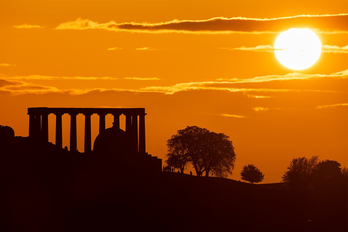 TomDuffinPhotos's tweet photo. Tonight's Edinburgh sunset had the real feel of Summer
#Edinburgh #CaltonHill #MayNotJuly #DinnyGetCocky #AskingForTrouble #SnowTomorrow #ScottishWeather https://t.co/YZoag8C9fX