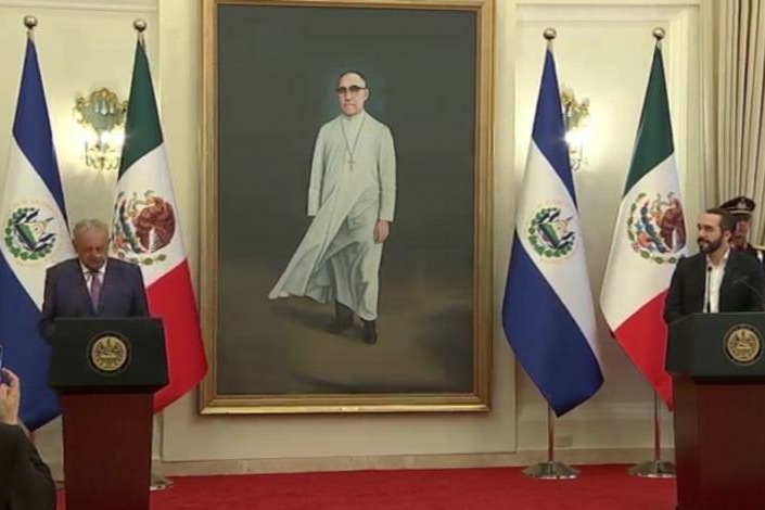 Son ideas mías 🤔 <a href="/lopezobrador_/">Andrés Manuel</a> llegó a cachetear a <a href="/nayibbukele/">Nayib Bukele</a> ❓
#México 🇲🇽
#ElSalvador 🇸🇻
#Nicaragua 🇳🇮