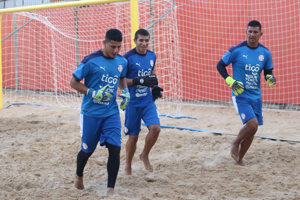 lospynandipy's tweet photo. Prosiguen los trabajos de “Los Pynandi”
La selección paraguaya de fútbol playa apunta a la Copa América.
🔗 https://t.co/akIrfT8G3k
#OrgulloPynandi 👣
#APFfútbolPlaya ⚽ https://t.co/qyREpfwXwH