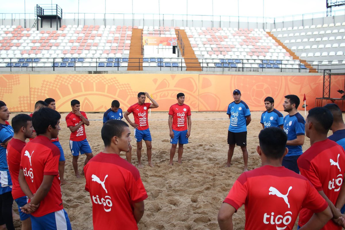lospynandipy's tweet photo. Prosiguen los trabajos de “Los Pynandi”
La selección paraguaya de fútbol playa apunta a la Copa América.
🔗 https://t.co/akIrfT8G3k
#OrgulloPynandi 👣
#APFfútbolPlaya ⚽ https://t.co/qyREpfwXwH