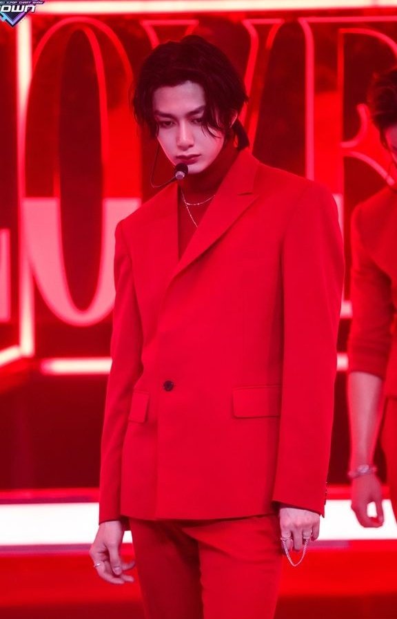 MDeniseag's tweet photo. hyungwon          /     hyungwon 
 fatal love era  /    shape of love era https://t.co/zUOlatyEUt