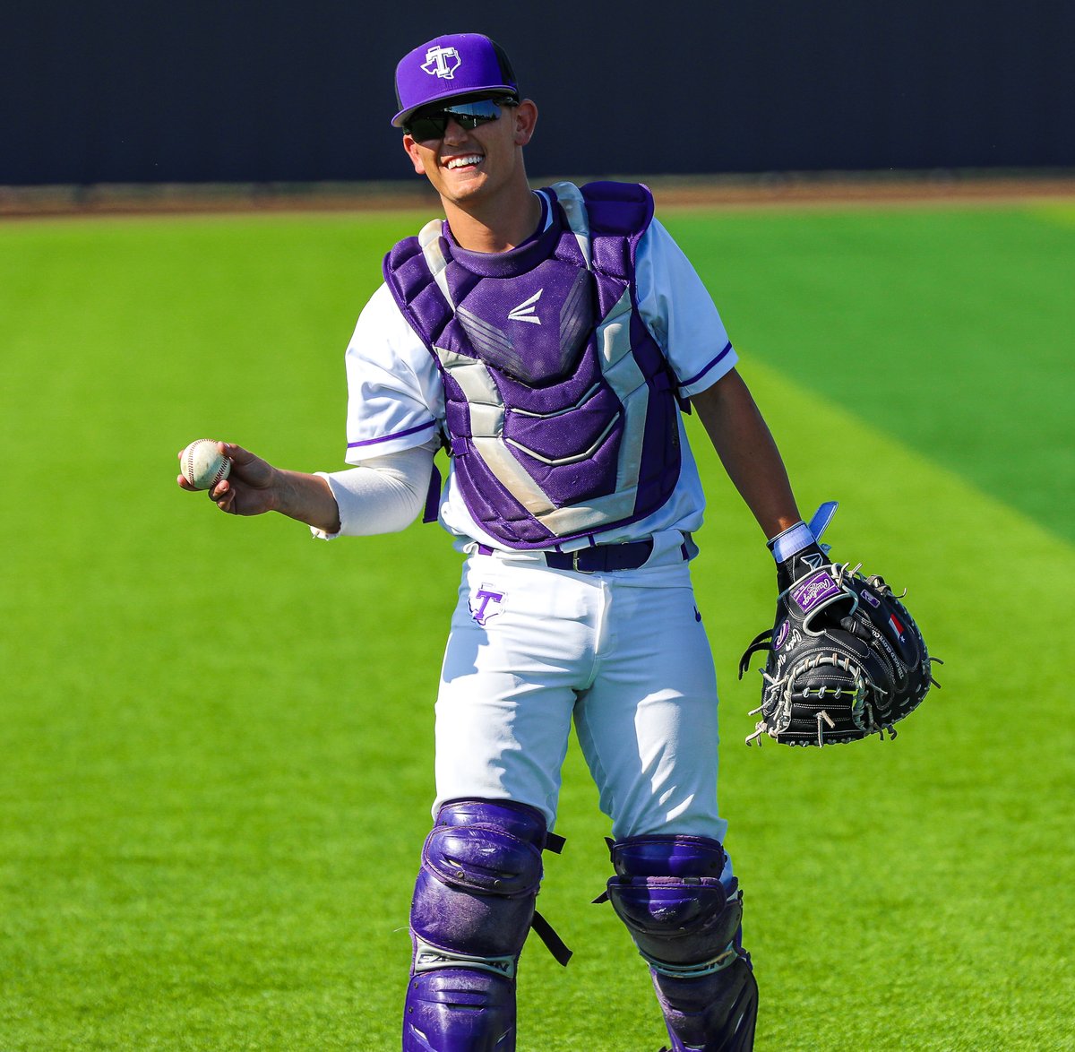TarletonBase's tweet photo. Playin' some baseball 🔜

🖥 | https://t.co/H2l8rcU8QD
👂🏻 | https://t.co/5uWf0UcA3B / 90.5 FM
📊 | https://t.co/LQ62plRCCc https://t.co/v3tMYRxnGN